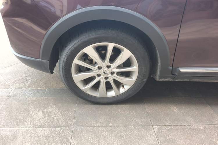 Used Cowin V3 2016 1.5L Automatic SmartConnect II Navigation Edition Left Front Wheel Hub