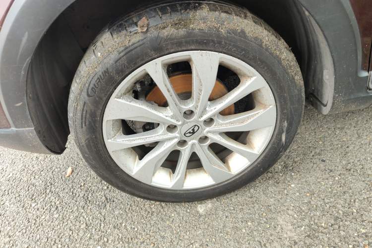 Used Cowin V3 2016 1.5L Manual SmartConnect II Navigation Version Left Front Wheel Hub