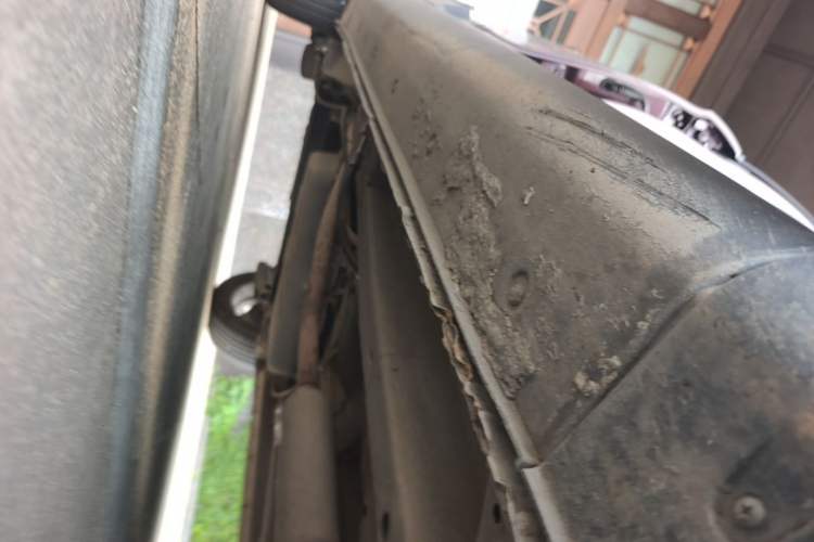 Used Cowin V3 2016 1.5L Automatic SmartConnect II Navigation Edition Right Side Sill