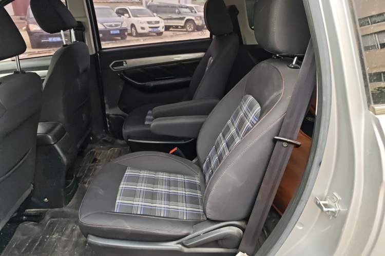 Used Cowin V3 2016 1.5L Manual SmartConnect II Navigation Version Interior 1