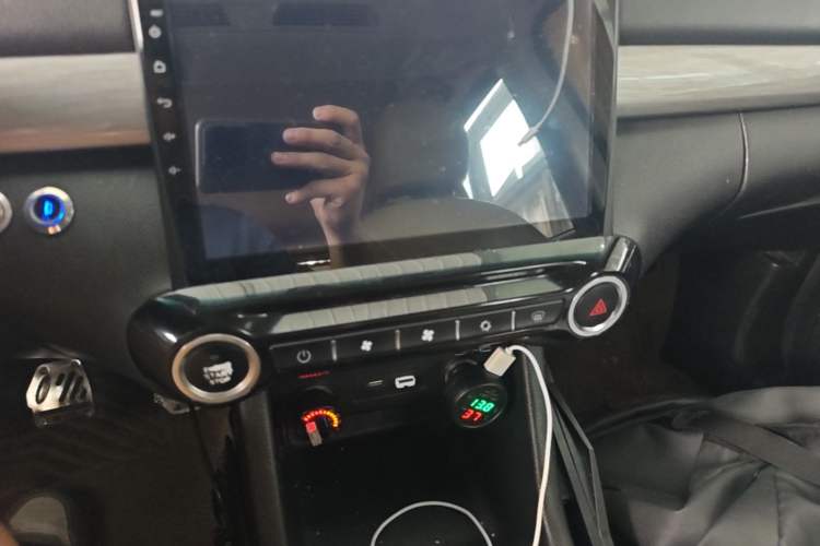 Used Cowin V3 2016 1.5L Manual Smart Connect I Audio And AC Panel