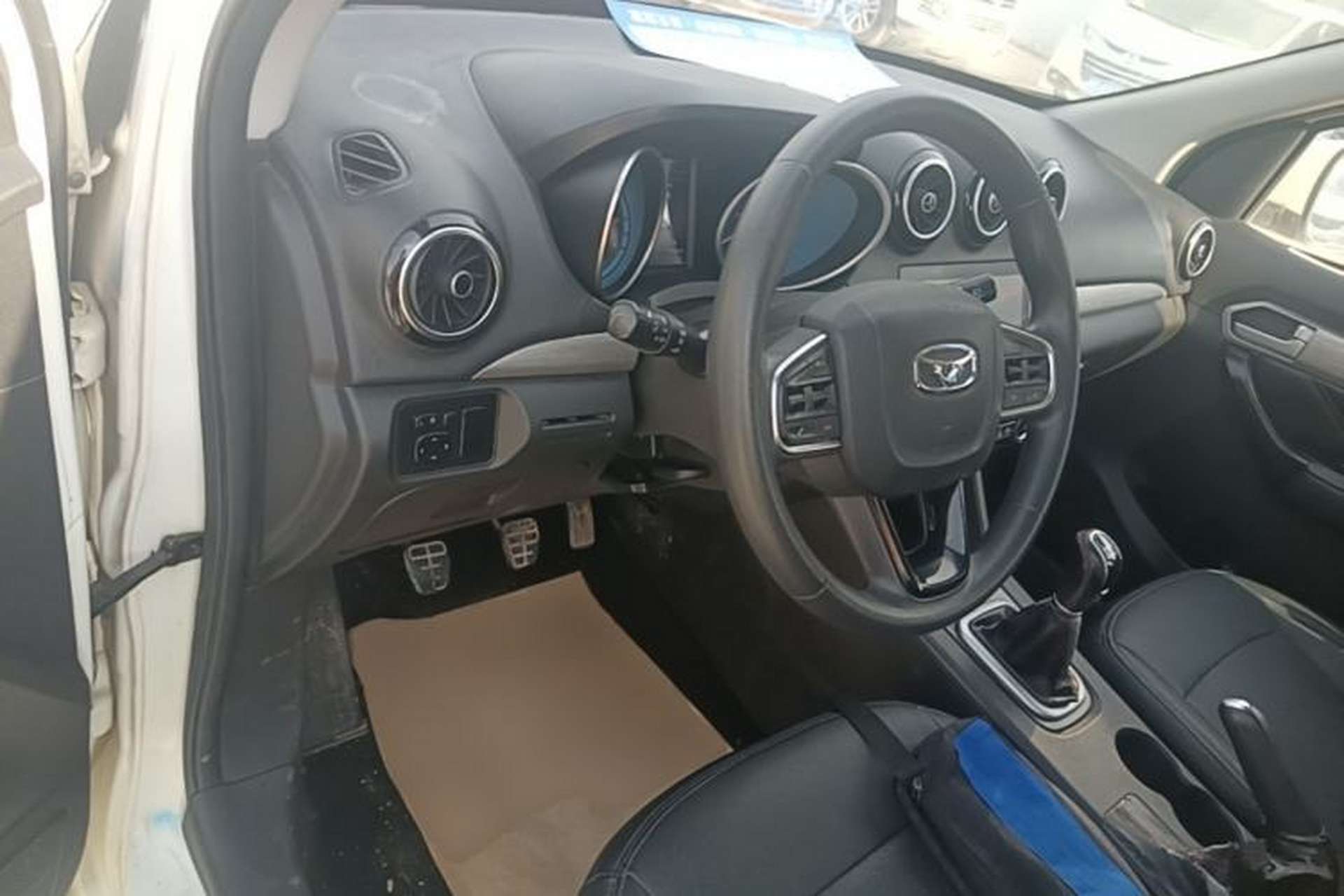 Used Cowin V3 2016 1.5L Manual SmartConnect II Navigation Version Center Console