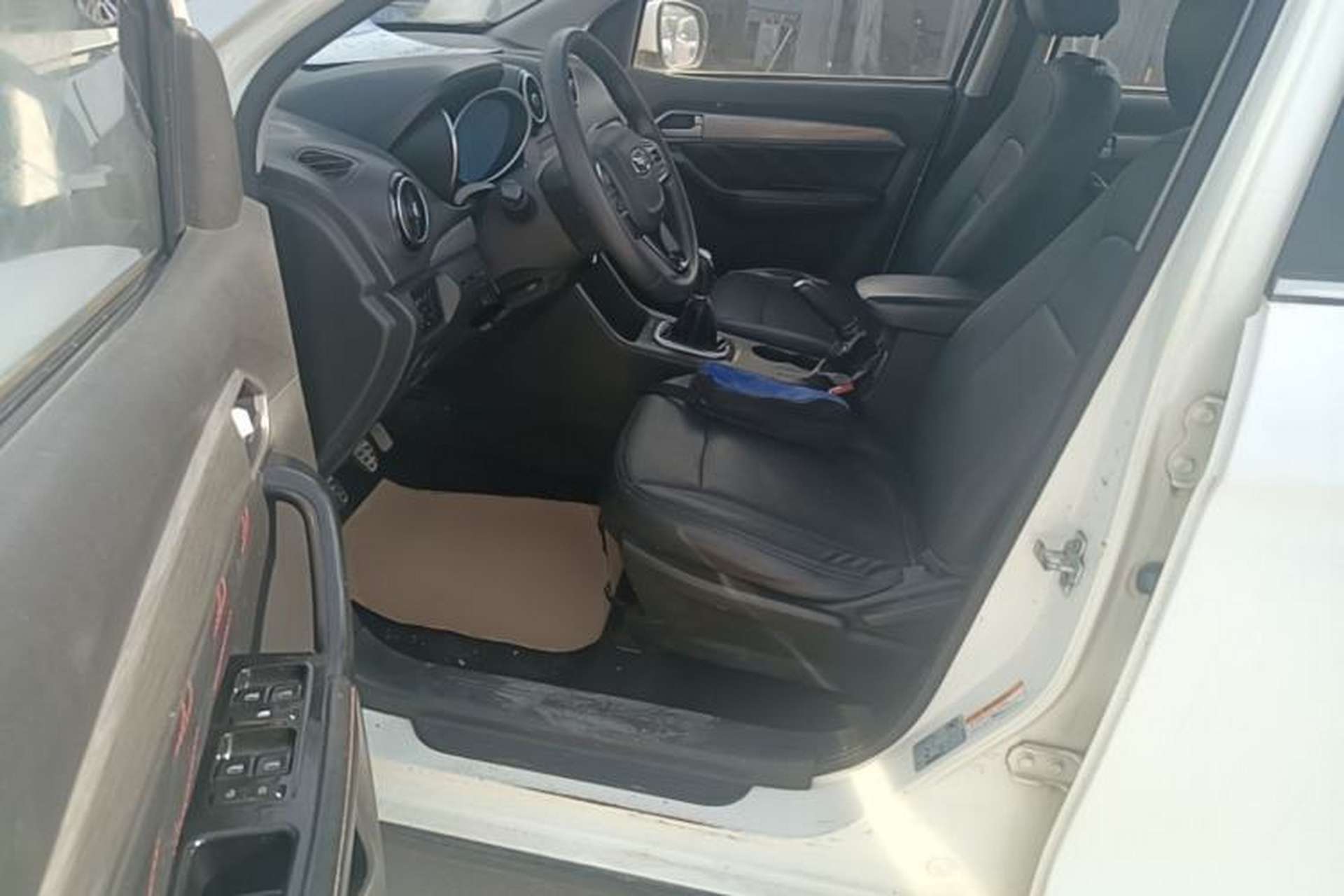 Used Cowin V3 2016 1.5L Manual SmartConnect II Navigation Version Driver Seat