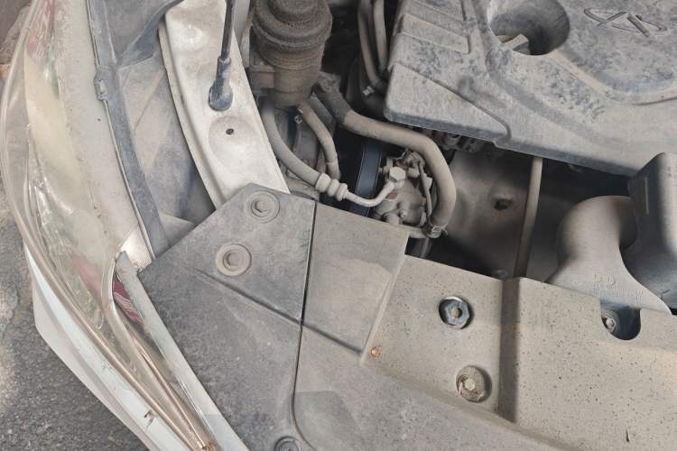 Used Cowin V3 2016 1.5L Automatic SmartConnect II Navigation Edition Engine Bay Right