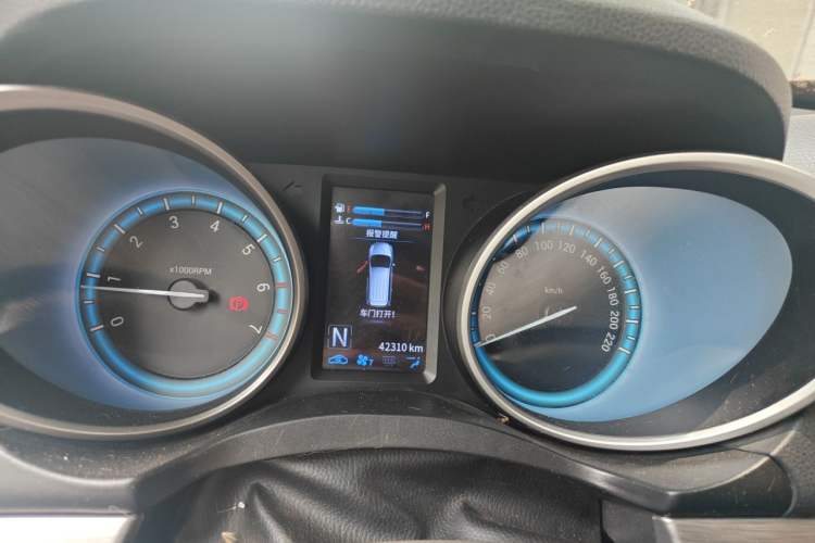 Used Cowin V3 2016 1.5L Automatic SmartConnect II Navigation Edition Instrument Cluster