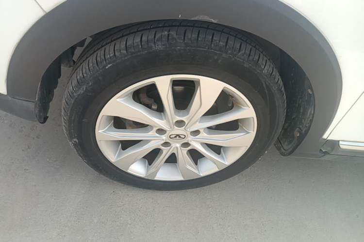 Used Cowin V3 2016 1.5L Manual SmartConnect II Navigation Version Left Front Wheel Hub