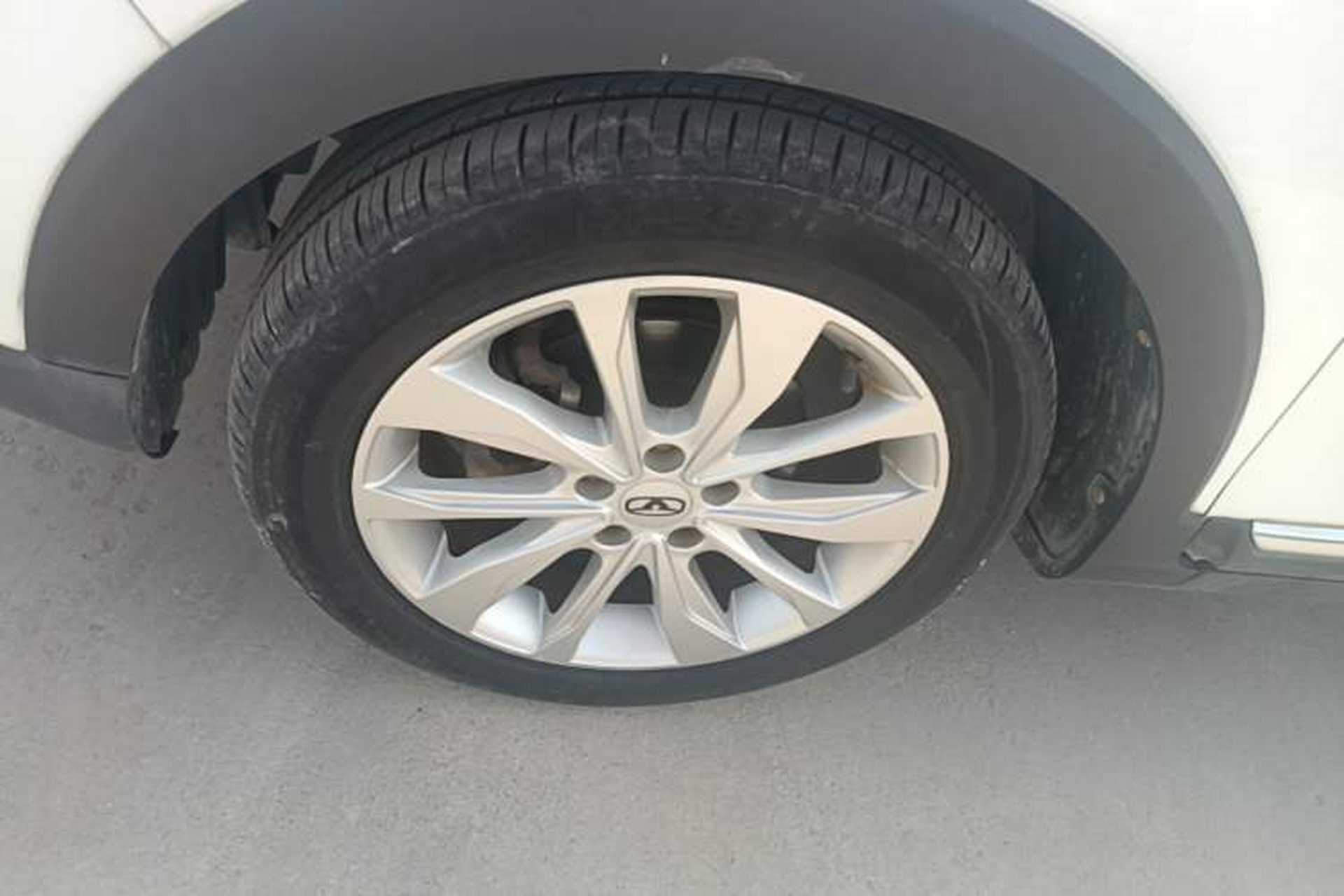 Used Cowin V3 2016 1.5L Manual SmartConnect II Navigation Version Left Front Wheel Hub