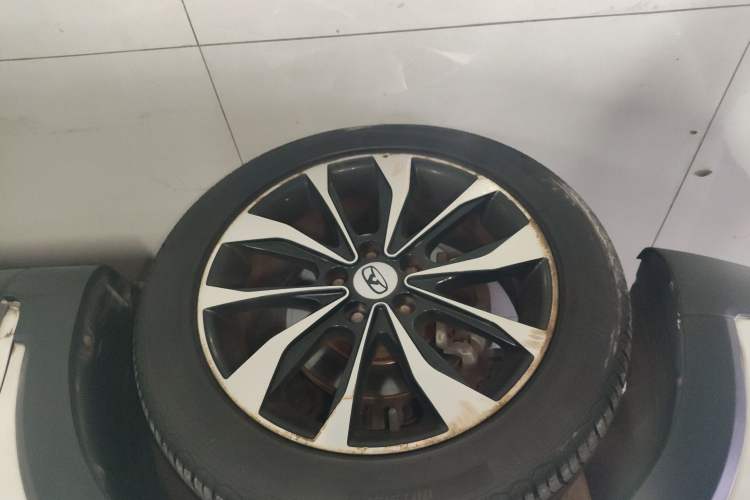Used Cowin V3 2016 1.5L Automatic SmartLink III Left Front Wheel Hub