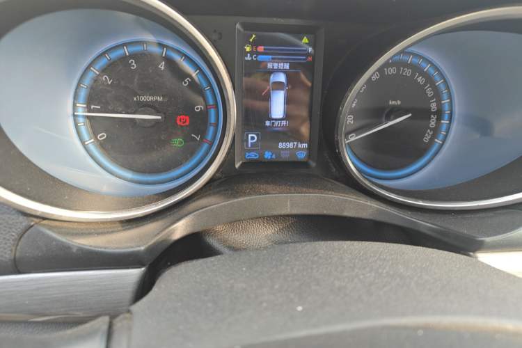Used Cowin V3 2016 1.5L Automatic SmartLink III Odometer Close Up