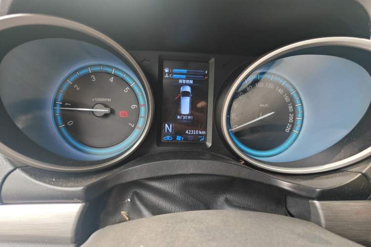 Used Cowin V3 2016 1.5L Automatic SmartConnect II Navigation Edition Odometer Close Up