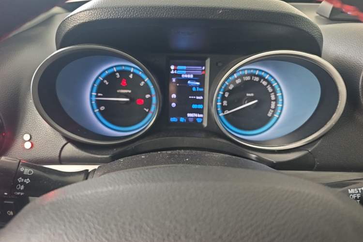Used Cowin V3 2016 1.5L Manual Smart Connect I Odometer Close Up