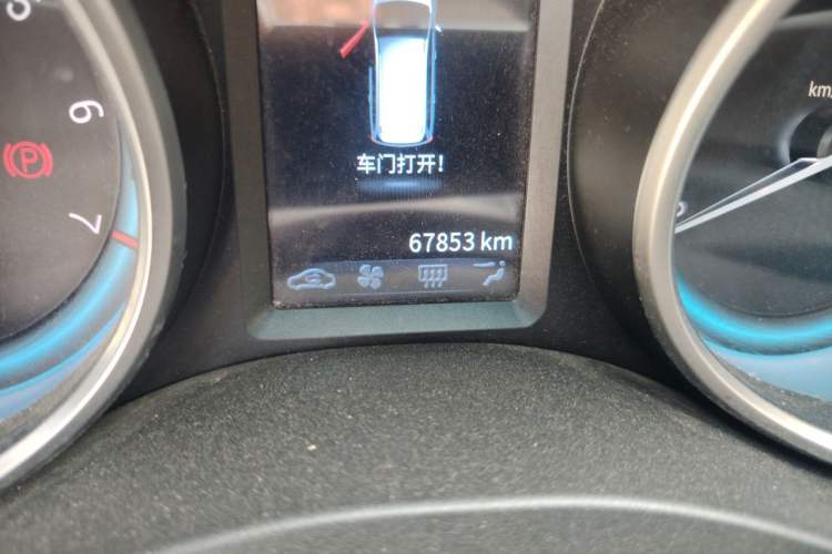Used Cowin V3 2016 1.5L Manual SmartConnect II Navigation Version Odometer Close Up