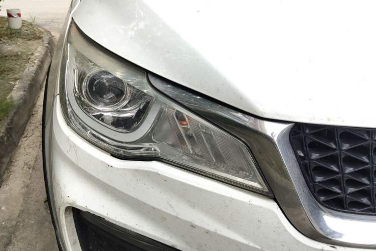 Used Cowin V3 2016 1.5L Manual SmartConnect II Comfort Edition Right Front Headlight