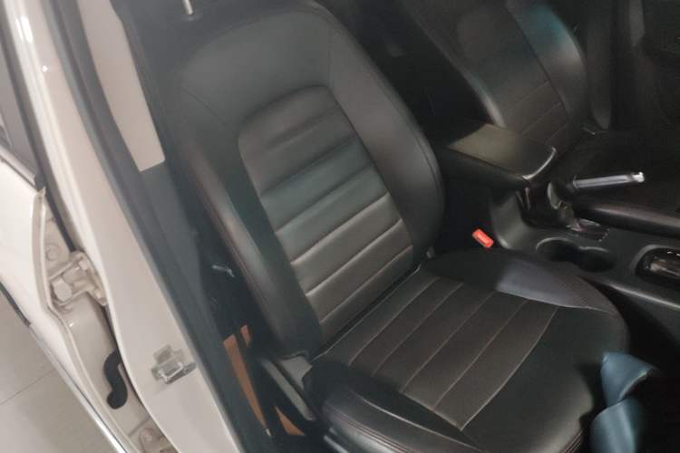 Used Cowin V3 2016 1.5L Automatic SmartLink III Right Front Seat
