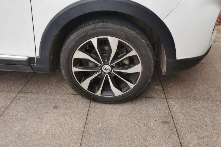 Used Cowin V3 2016 1.5L Automatic SmartLink III Right Front Wheel Hub
