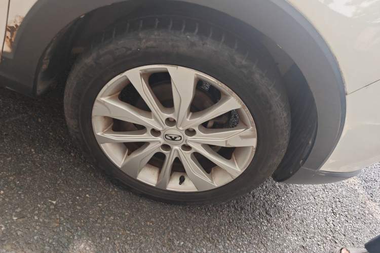 Used Cowin V3 2016 1.5L Automatic SmartConnect II Navigation Edition Right Front Wheel Hub
