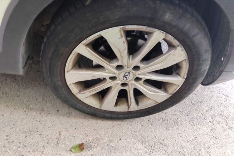Used Cowin V3 2016 1.5L Manual SmartConnect II Comfort Edition Right Front Wheel Hub