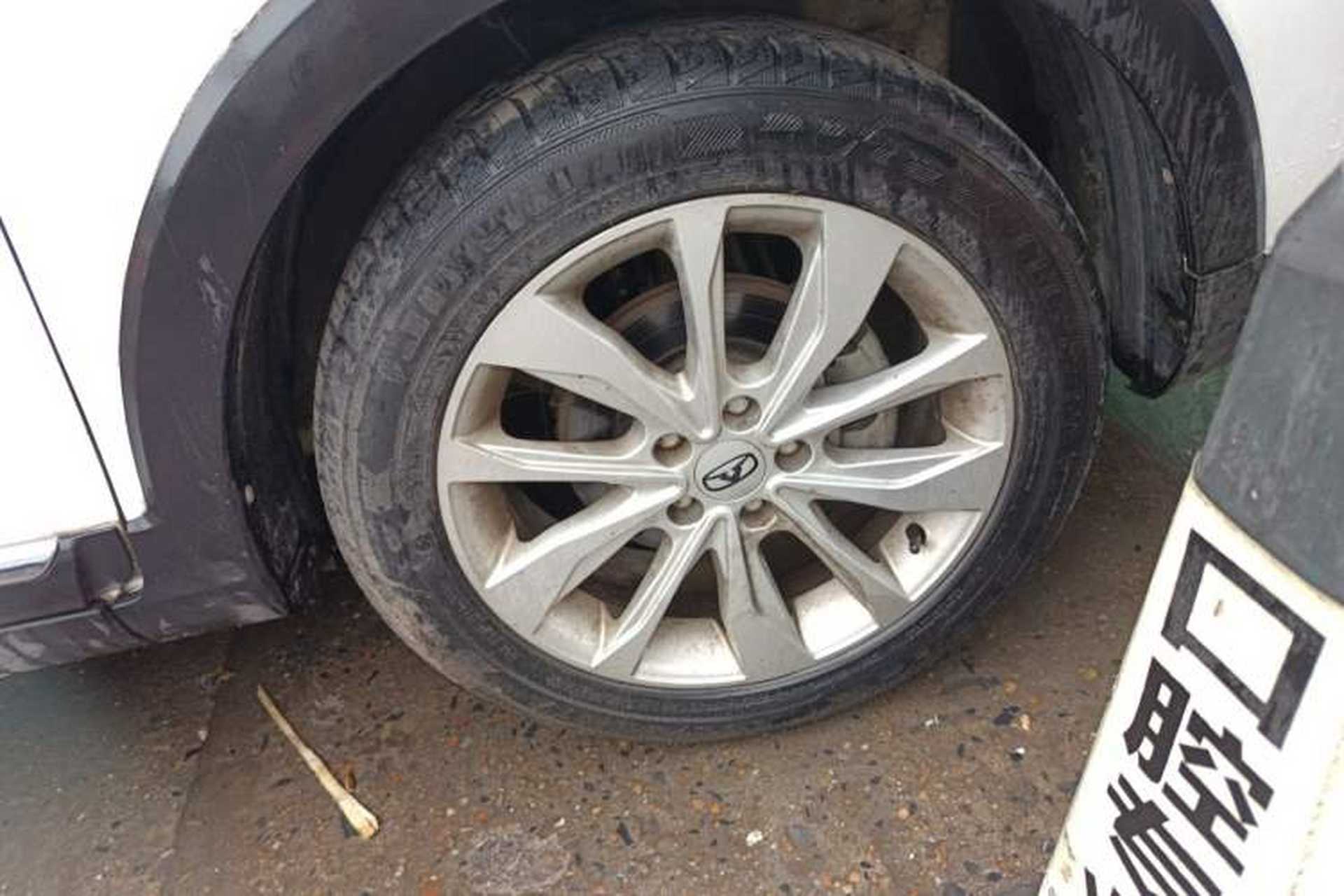 Used Cowin V3 2016 1.5L Manual SmartConnect II Navigation Version Right Front Wheel Hub