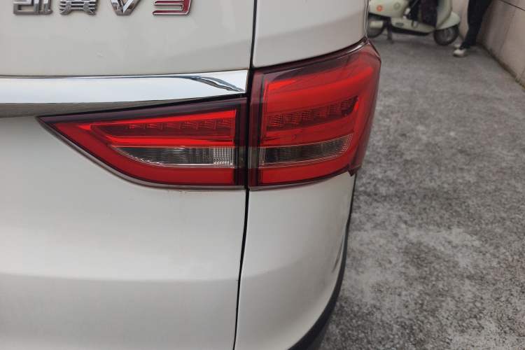 Used Cowin V3 2016 1.5L Manual SmartLink III Right Rear Taillight
