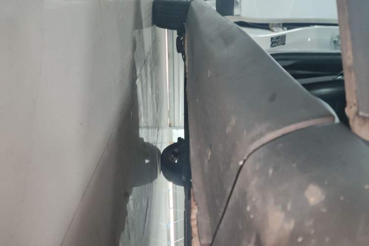 Used Cowin V3 2016 1.5L Automatic SmartLink III Right Side Sill