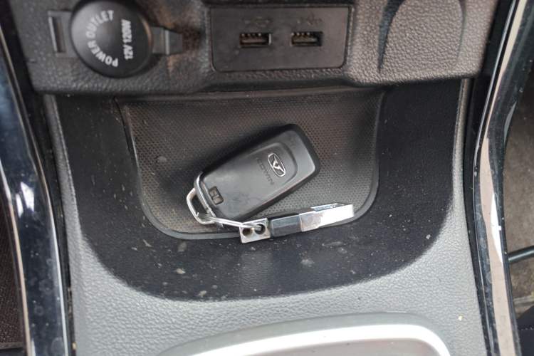 Used Cowin X3 2017 1.6L Manual Enthusiast Edition China V Standard Interior 1