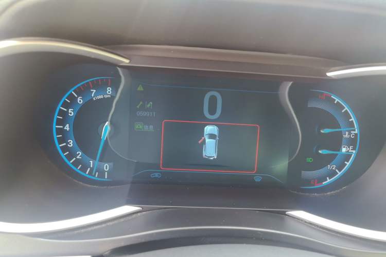 Used Cowin X3 2017 1.6L Manual Flagship Model China V Standard Odometer Close Up