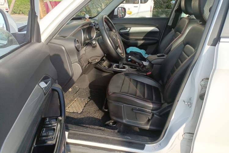 Used Cowin X3 2017 1.6L Manual Enthusiast Edition China V Standard Driver Seat
