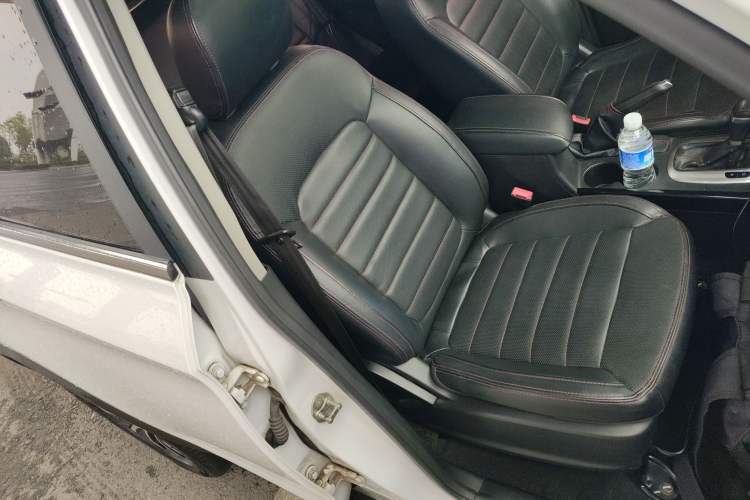 Used Cowin X3 2017 1.6L CVT Enthusiast Edition China V Standard Right Front Seat