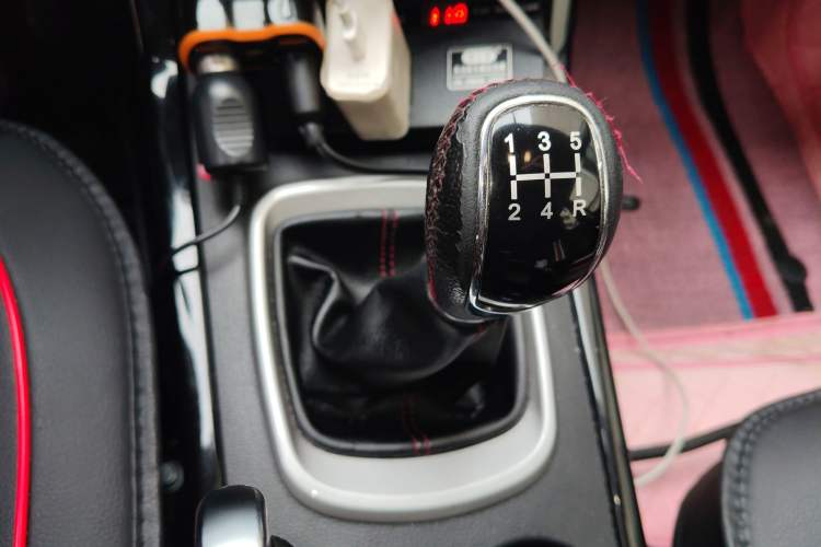 Used Cowin X3 2019 1.5L Manual Smart Edition Gear Lever