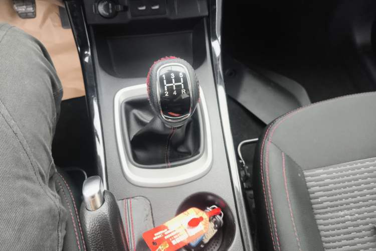 Used Cowin X3 2019 1.5L Manual Smart Edition Gear Lever