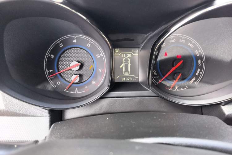 Used Cowin X5 2017 2.0L CVT Luxury Version Odometer Close Up