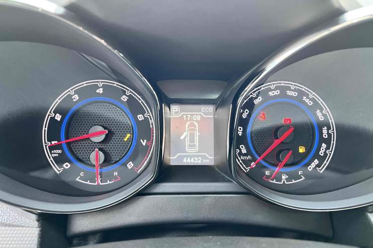 Used Cowin X5 2017 1.5T CVT Luxury Model Odometer Close Up