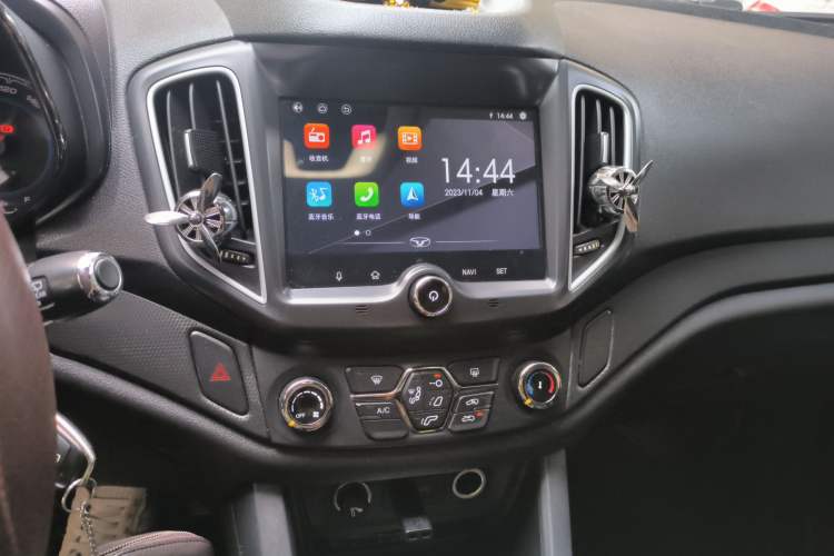 Used Cowin X5 2017 2.0L Manual Luxury Version Audio And AC Panel