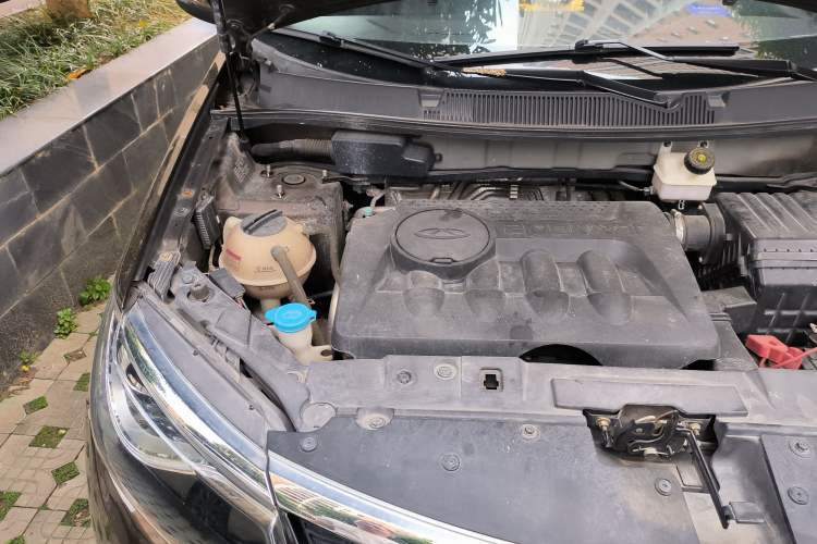 Used Cowin X5 2017 2.0L Manual Luxury Version Engine Bay Right