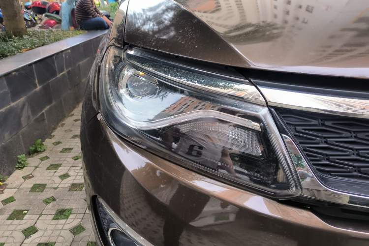 Used Cowin X5 2017 2.0L Manual Luxury Version Right Front Headlight