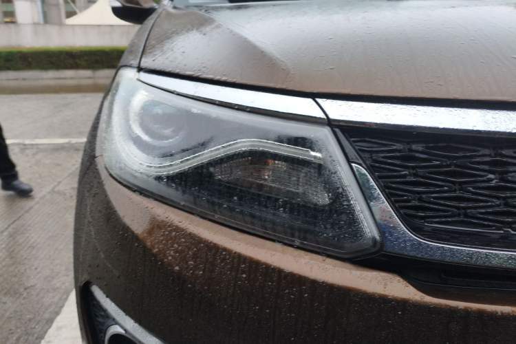 Used Cowin X5 2017 1.5T Manual Luxury Model Right Front Headlight