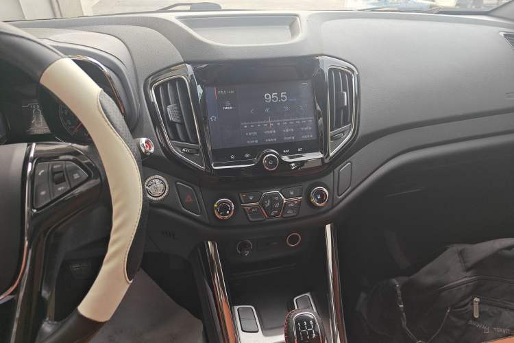 Used Cowin X5 2017 1.5T Manual Luxury Model Audio And AC Panel