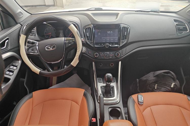 Used Cowin X5 2017 1.5T Manual Luxury Model Center Console