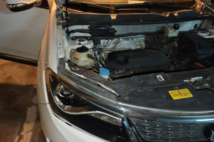 Used Cowin X5 2017 1.5T Manual Luxury Model Engine Bay Right