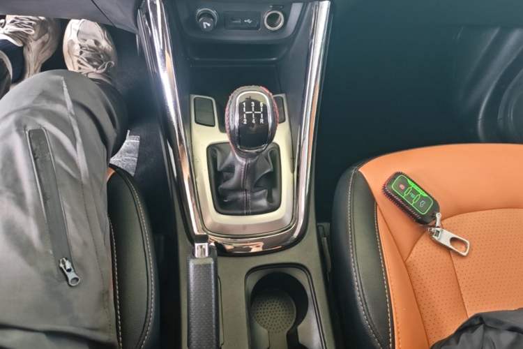 Used Cowin X5 2017 1.5T Manual Luxury Model Gear Lever