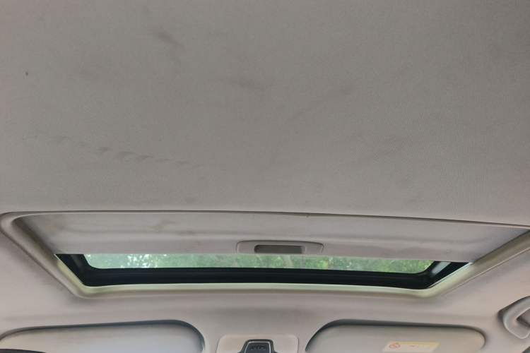 Used Cowin X5 2017 1.5T CVT Luxury Model Headliner