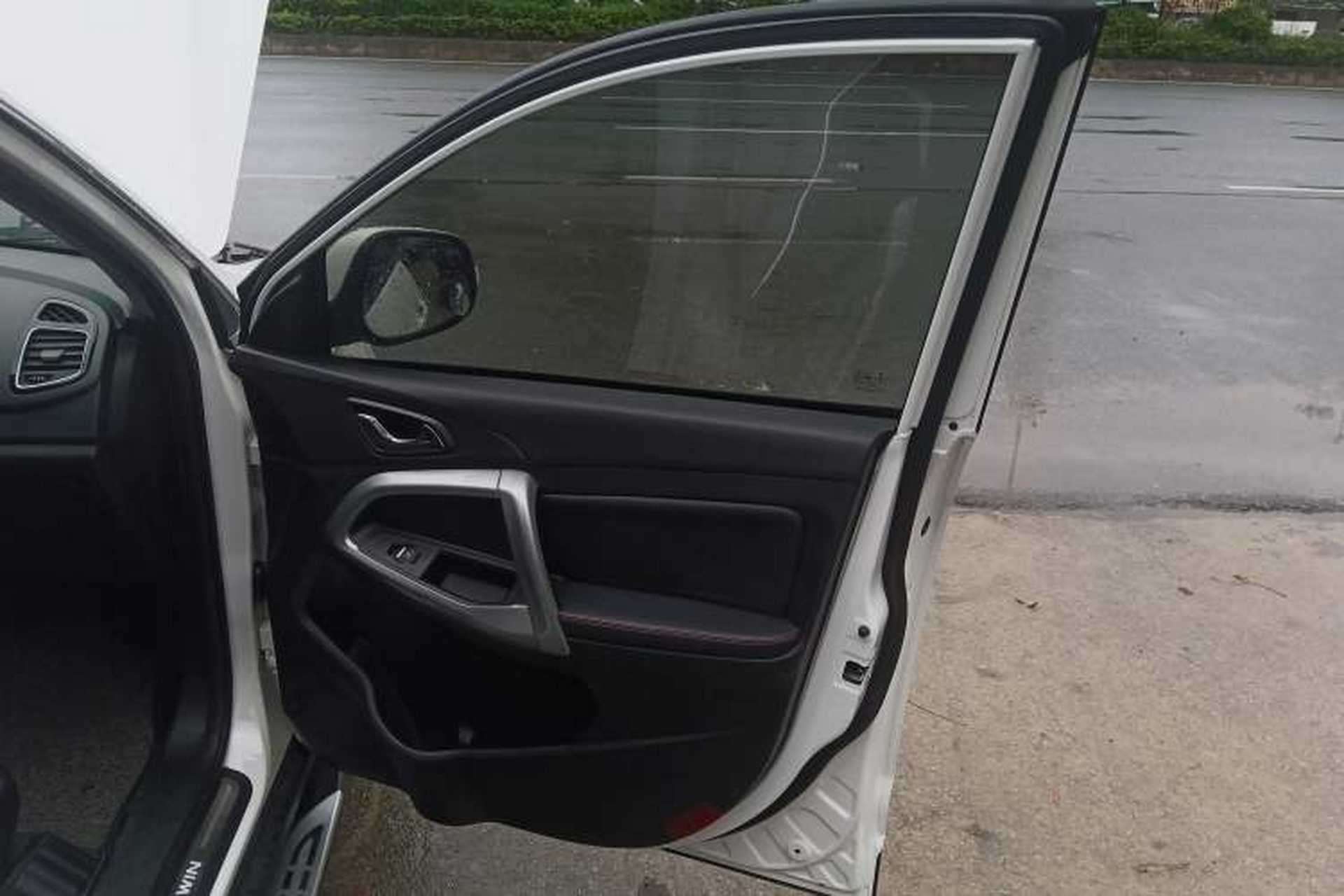 Used Cowin X5 2017 1.5T CVT Flagship Model Interior 2