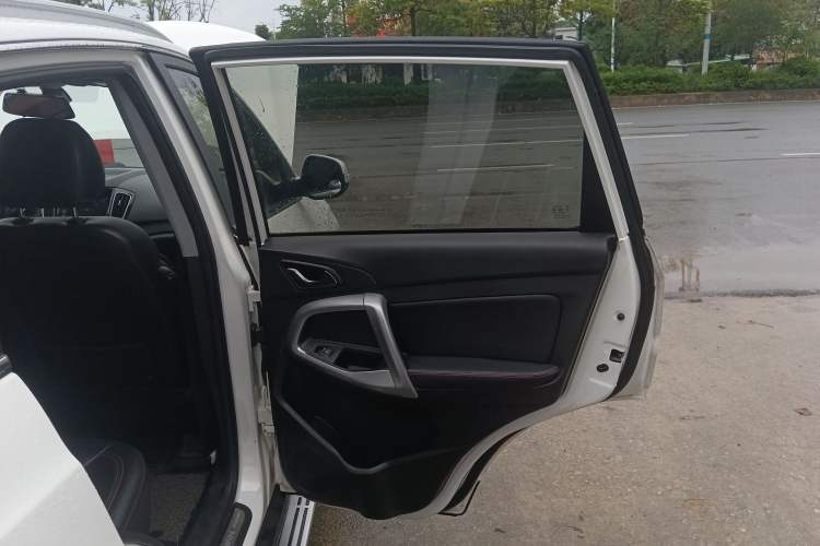 Used Cowin X5 2017 1.5T CVT Flagship Model Interior 3