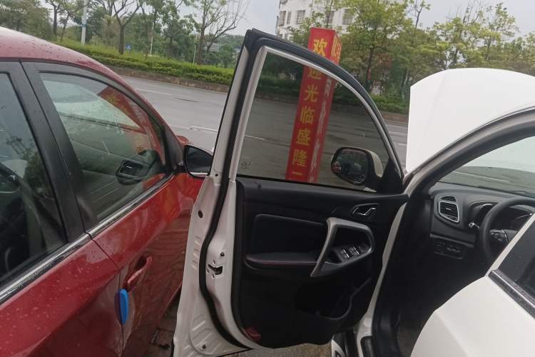 Used Cowin X5 2017 1.5T CVT Flagship Model Interior 4