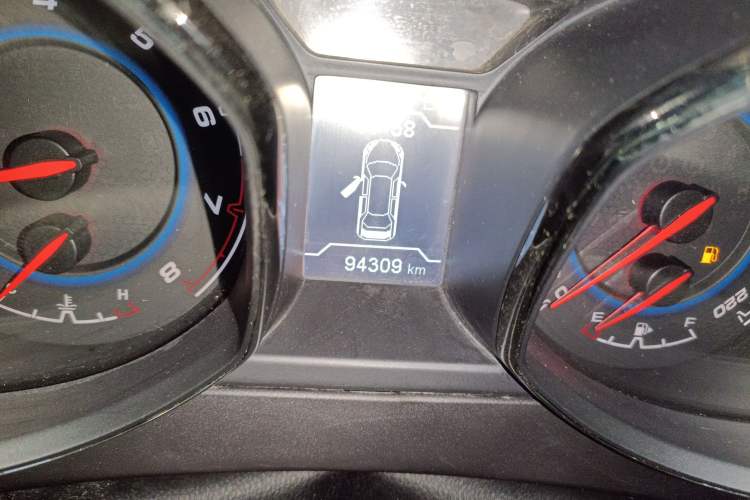 Used Cowin X5 2017 1.5T CVT Luxury Model Odometer Close Up