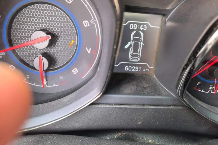 Used Cowin X5 2017 1.5T Manual Luxury Model Odometer Close Up