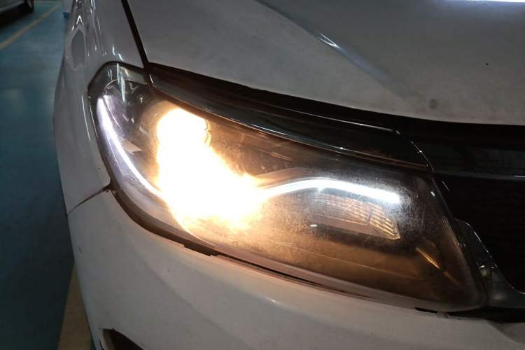 Used Cowin X5 2017 2.0L Manual Luxury Version Right Front Headlight