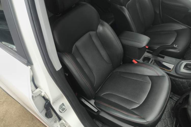 Used Cowin X5 2017 1.5T CVT Luxury Model Right Front Seat
