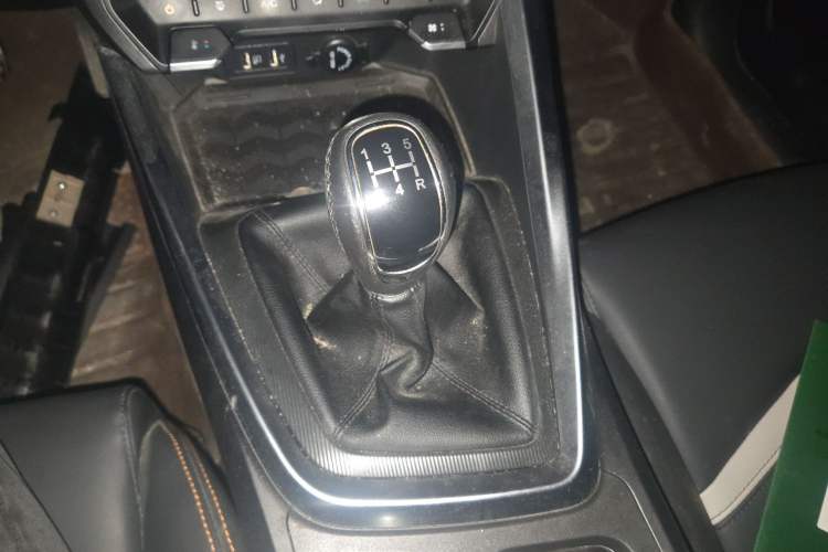 Used Cowin Xuandu 2021 1.5T Manual Comfort Edition Gear Lever