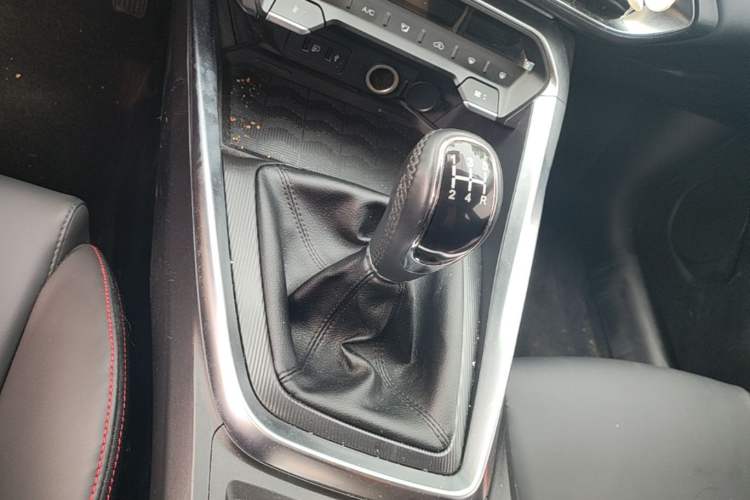 Used Cowin Xuandu 2021 1.5T Manual Comfort Edition Gear Lever